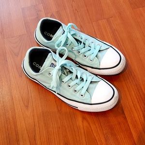 Converse size 7